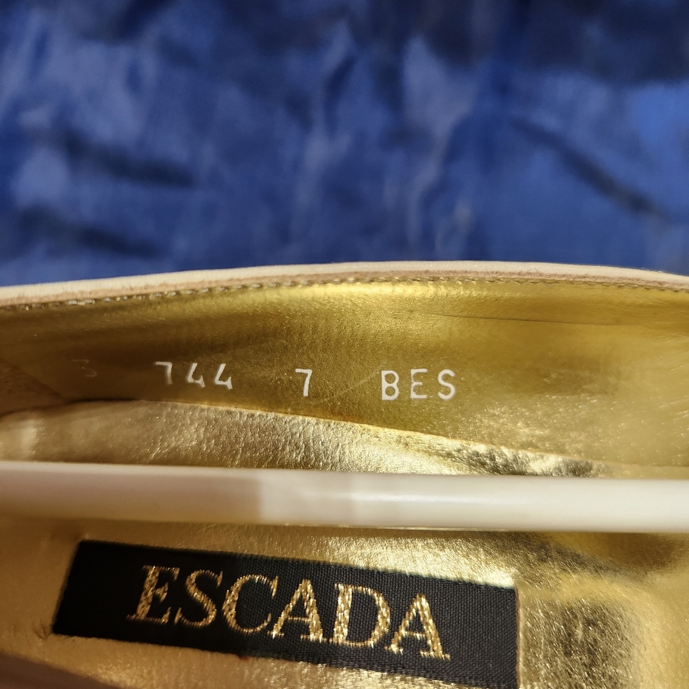 Vintage Escada Cream Pumps with Gold Accents - Picture 5 of 8